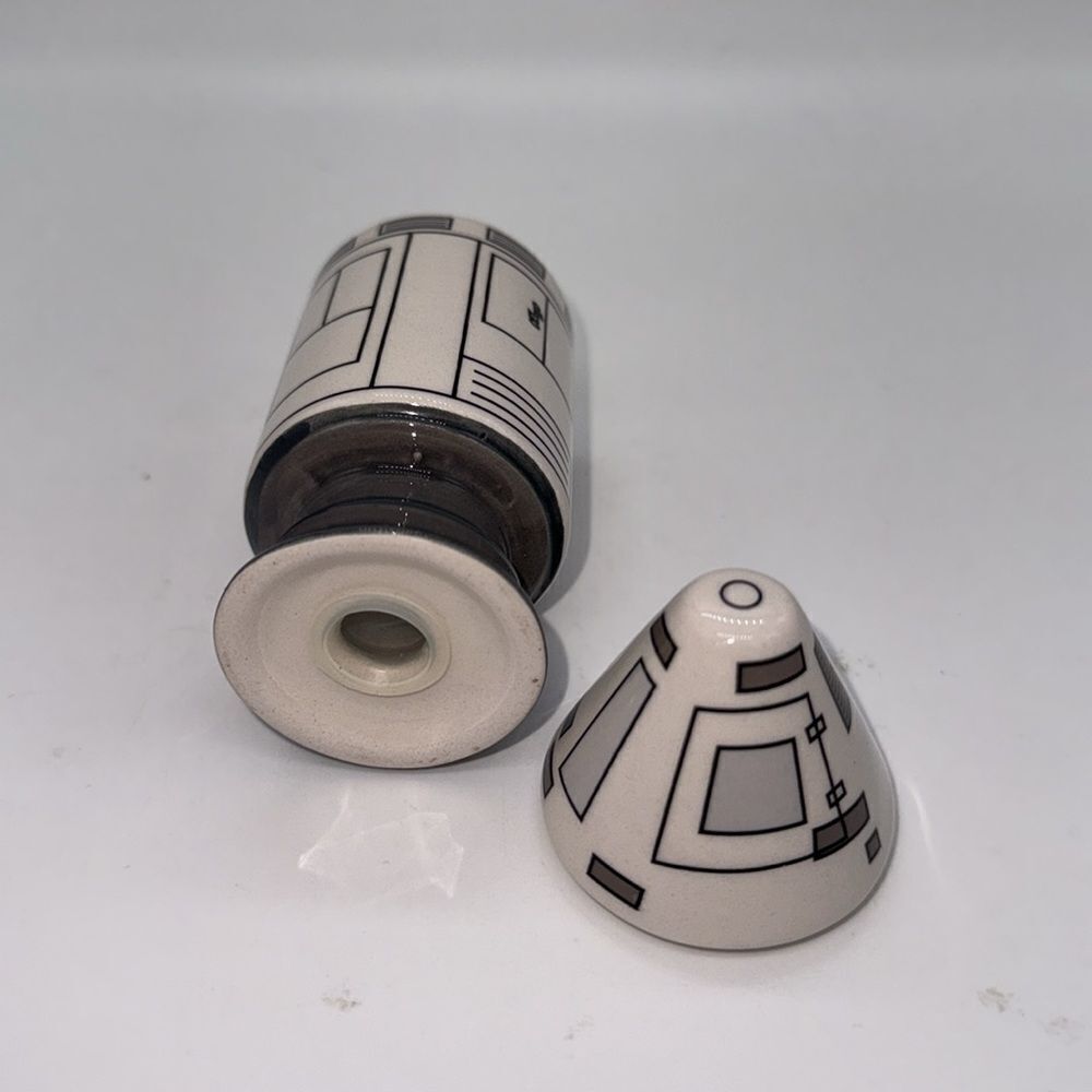 Apollo Command Capsule Salt and Pepper Set - Picture 4 of 5